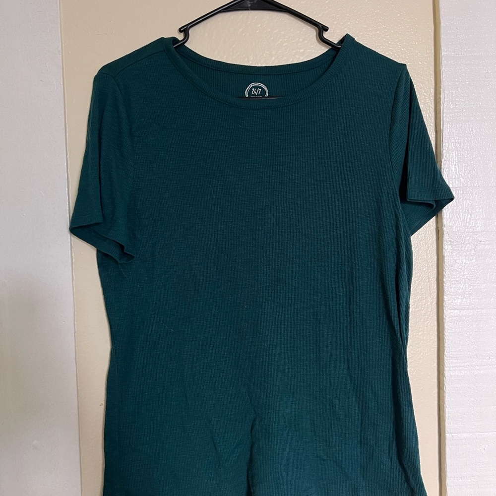 Maurices Green Crew Neck Short Sleeve Tee